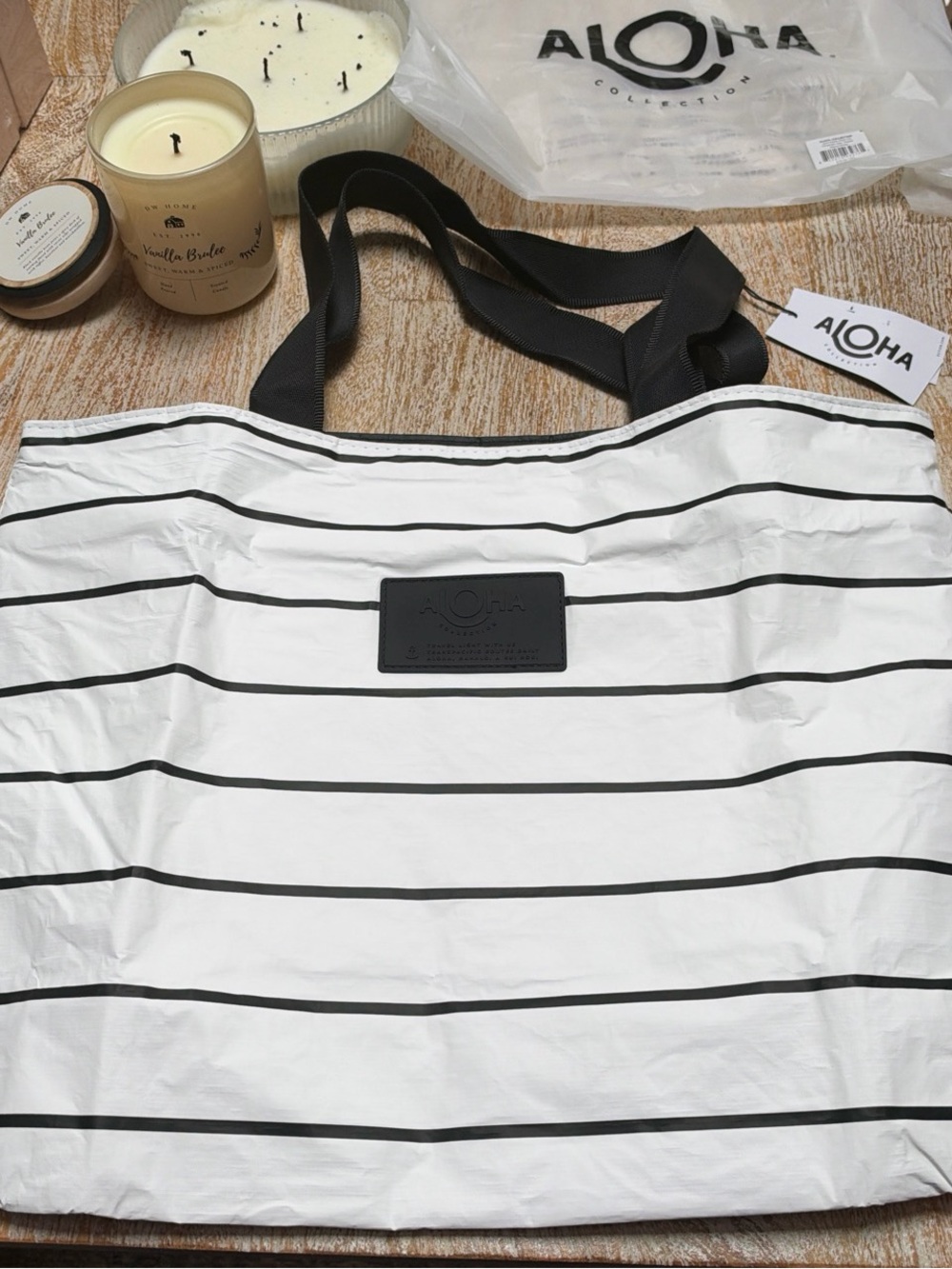 ALOHA Collection White Tote with Black Stripes NWT